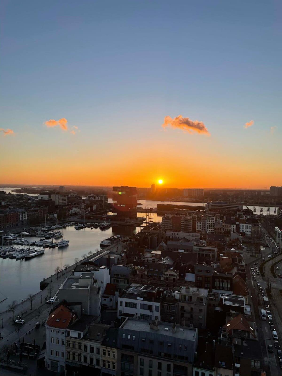 Huswell - With Beautiful View Of * Antwerpen